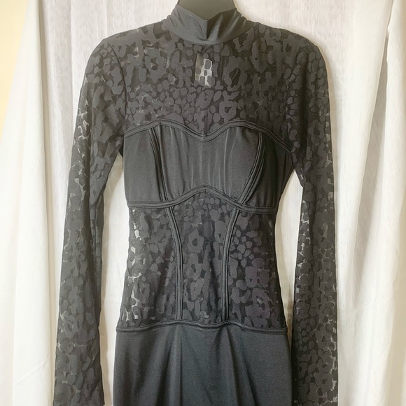 Beautiful Bodycon Dress. - Picture 1 of 3